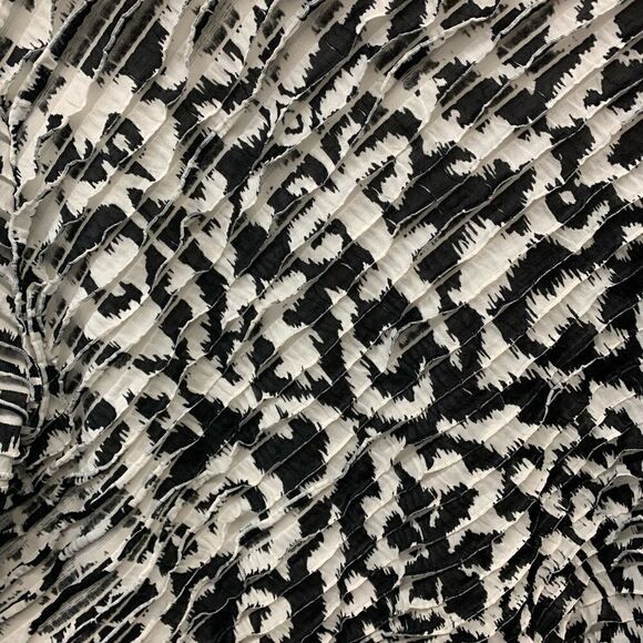 Susan graver black and white printed blouse medium - Picture 6 of 6